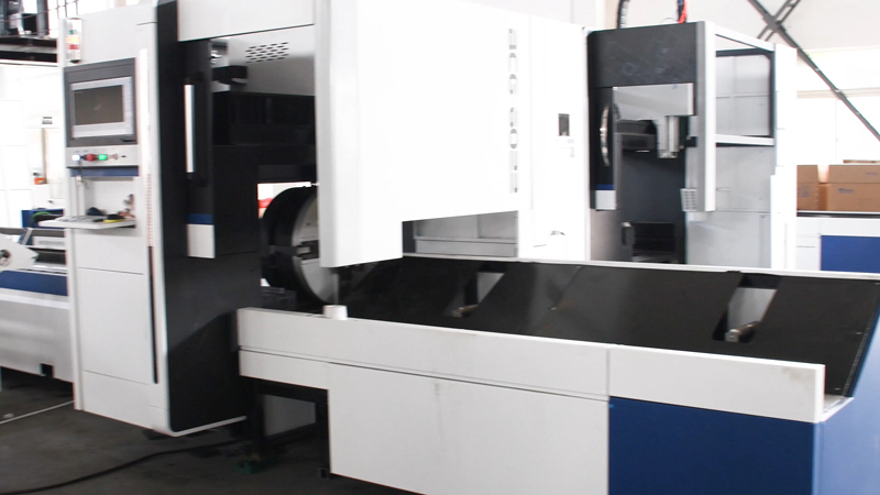 6米22mm卡盤光纖激光切管機(jī)帶自動(dòng)上料機(jī)